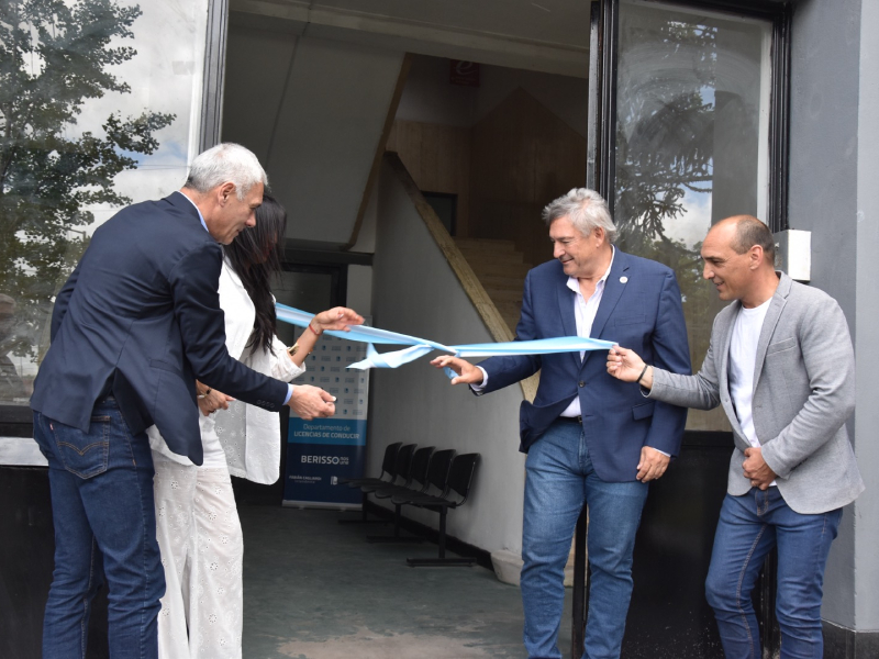 Cagliardi y el ministro de Transporte D Onofrio inauguraron las nuevas oficinas de Licencias de Conducir
